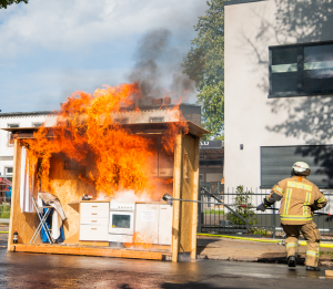Fettbrandvorführung zum Tag der offenen Tür bei der Freiwilligen Feuerwehr Berlin Kaulsdorf
